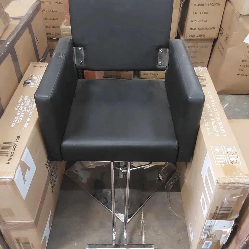 COSTWAY 360-DEGREE SWIVEL HAIRDRESSING CHAIR WITH FOOTREST