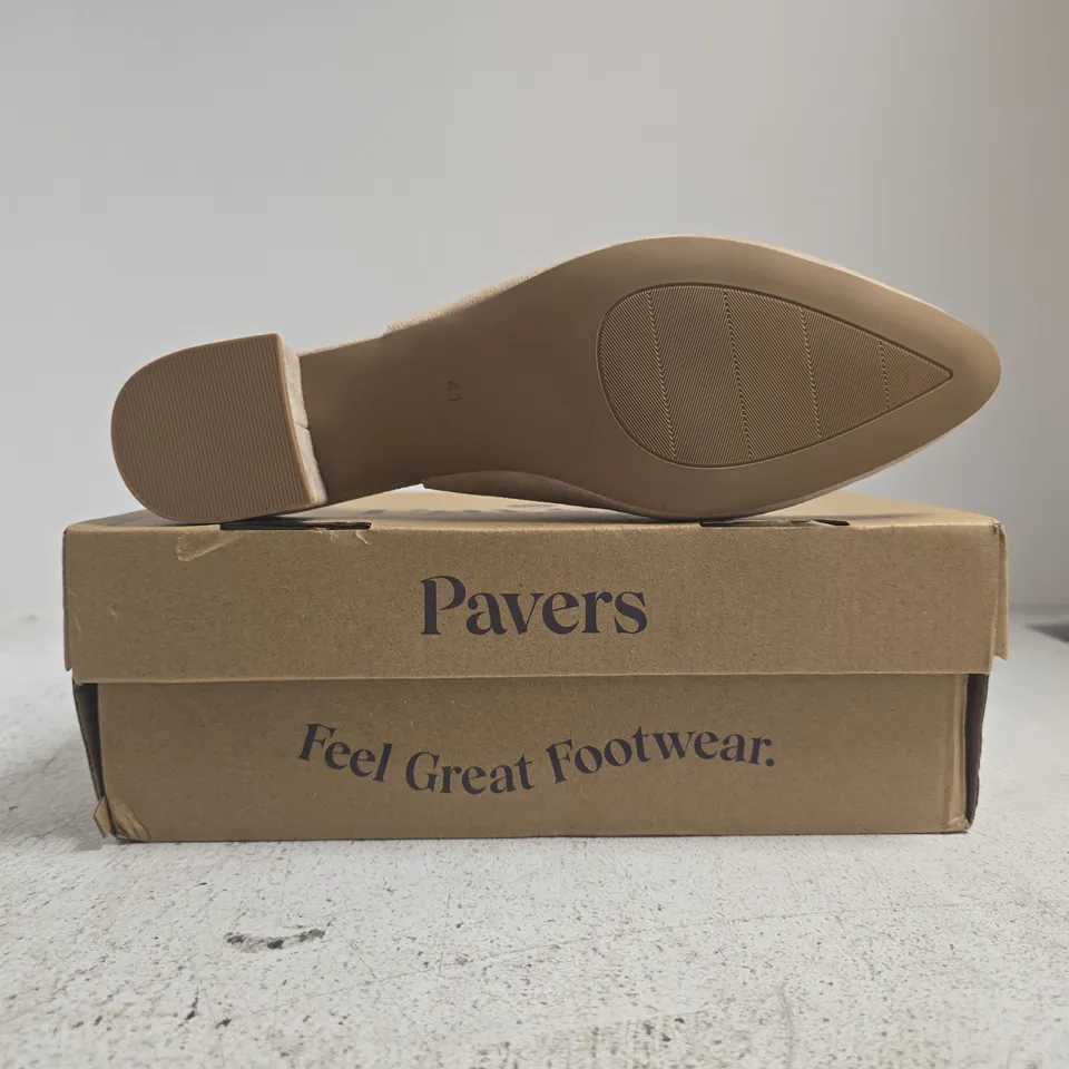 BOXED PAIR OF PAVERS BLOCK HEEL SLINGBACK SANDALS IN BEIGE SIZE 8 (EU 41)