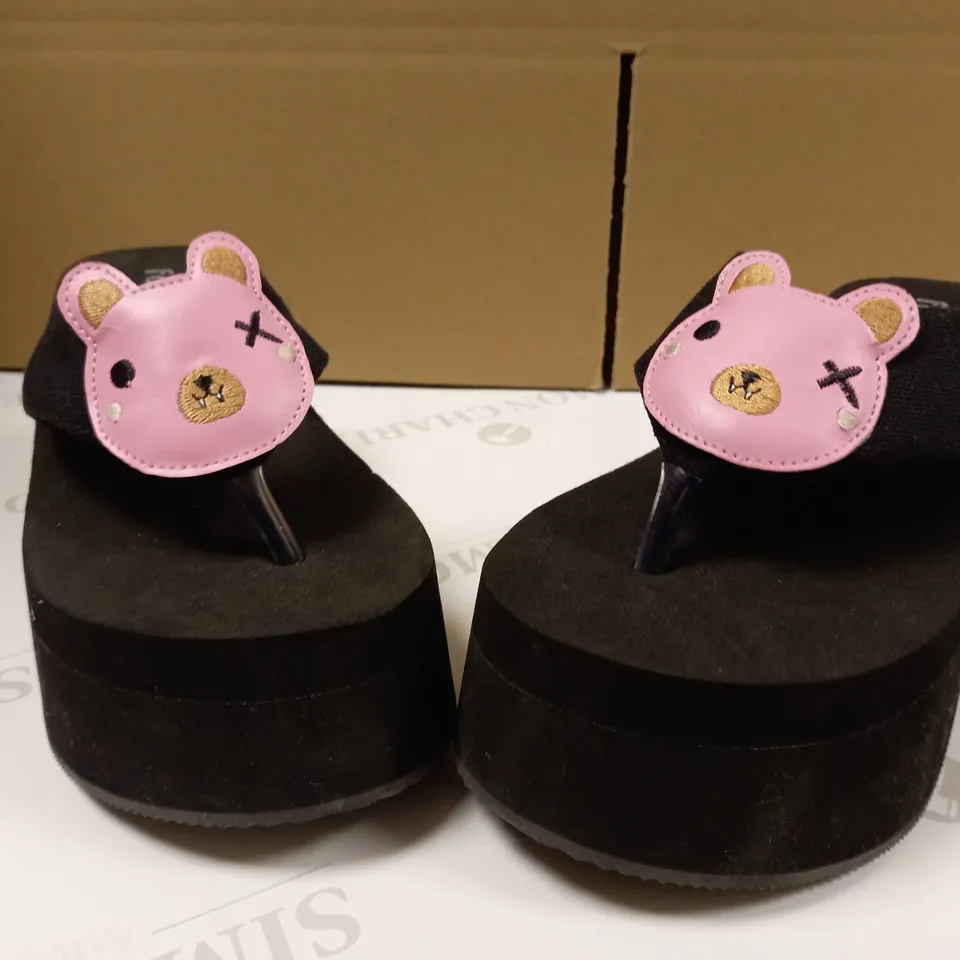 KOI BLACK/PIG DETAILED PLATFORM SANDALS