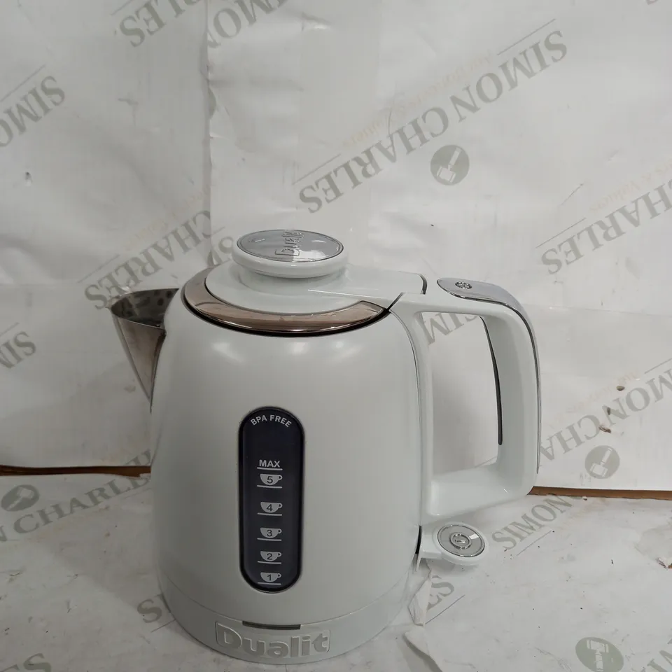 DUALIT 1.5L KETTLE IN WHITE