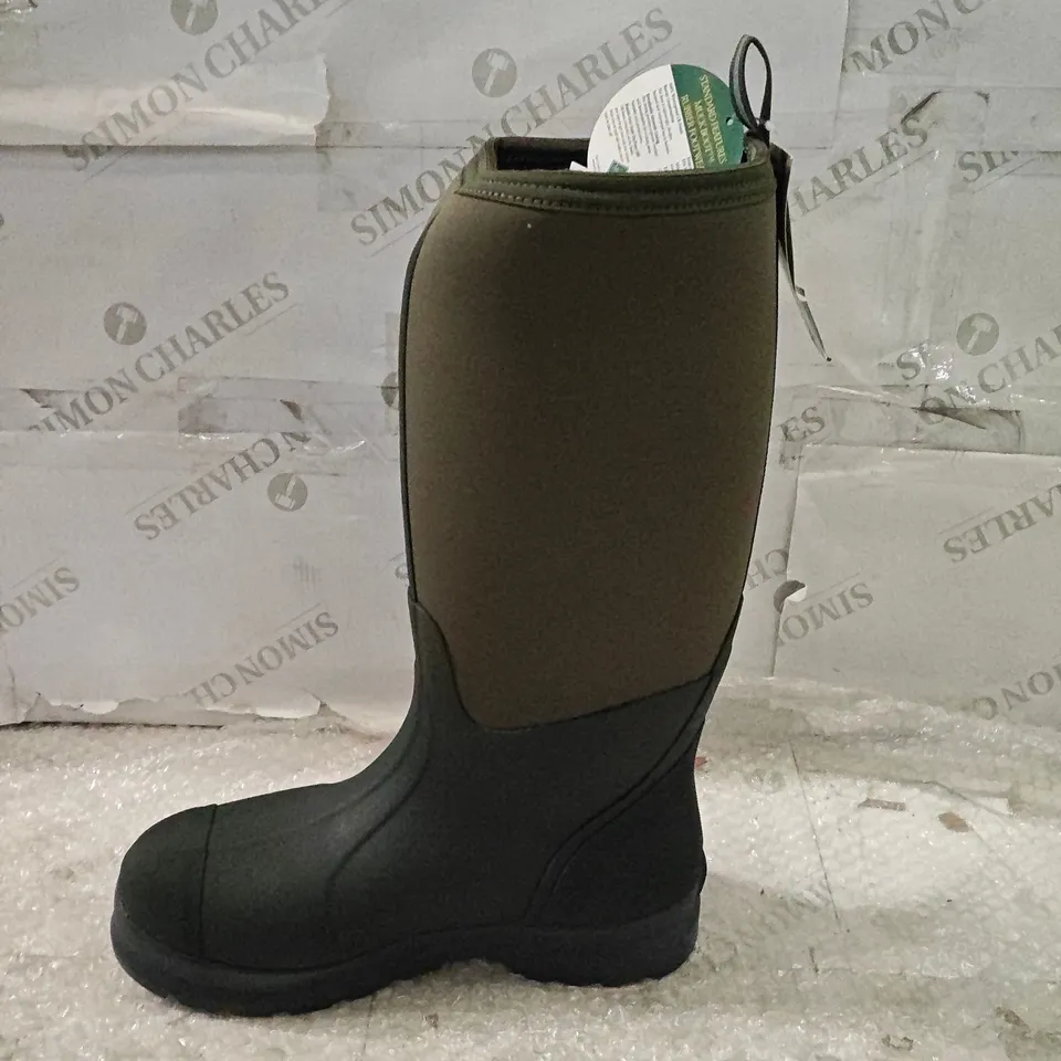 MUCK BOOT COMPANY CHORE ALL CONDITIONS MOSS/MOSS MEN'S WORK BOOTS (UK 9)