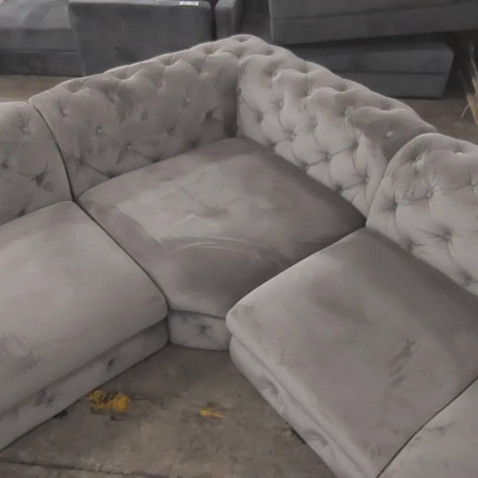 QUALITY DESIGNER CHESTERFIELD CORNER SOFA L-SHAPE BIXBY WITH SILVER METAL LEGS