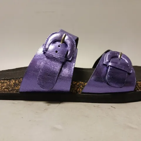 BOXED PAIR OF SIMPLY BE OPEN TOE FOOTBED SANDALS IN PURPLE UK SIZE 7