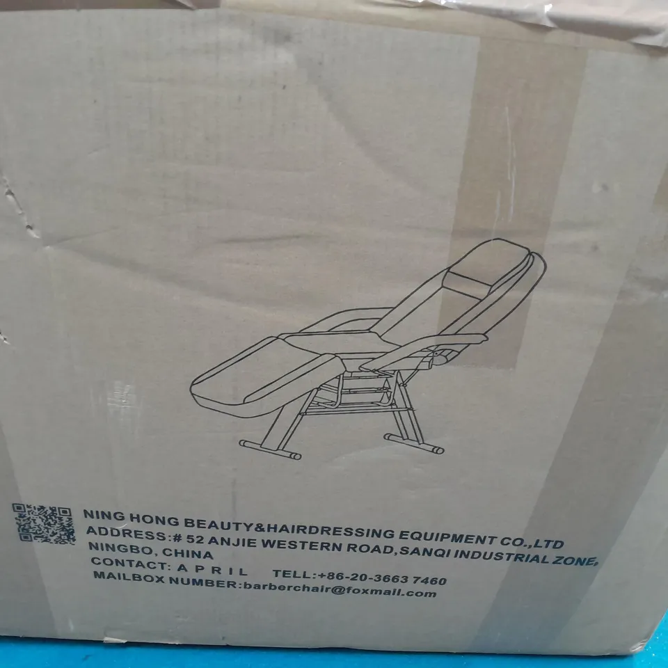 BOXED BARBER CHAIR - COLLECTION