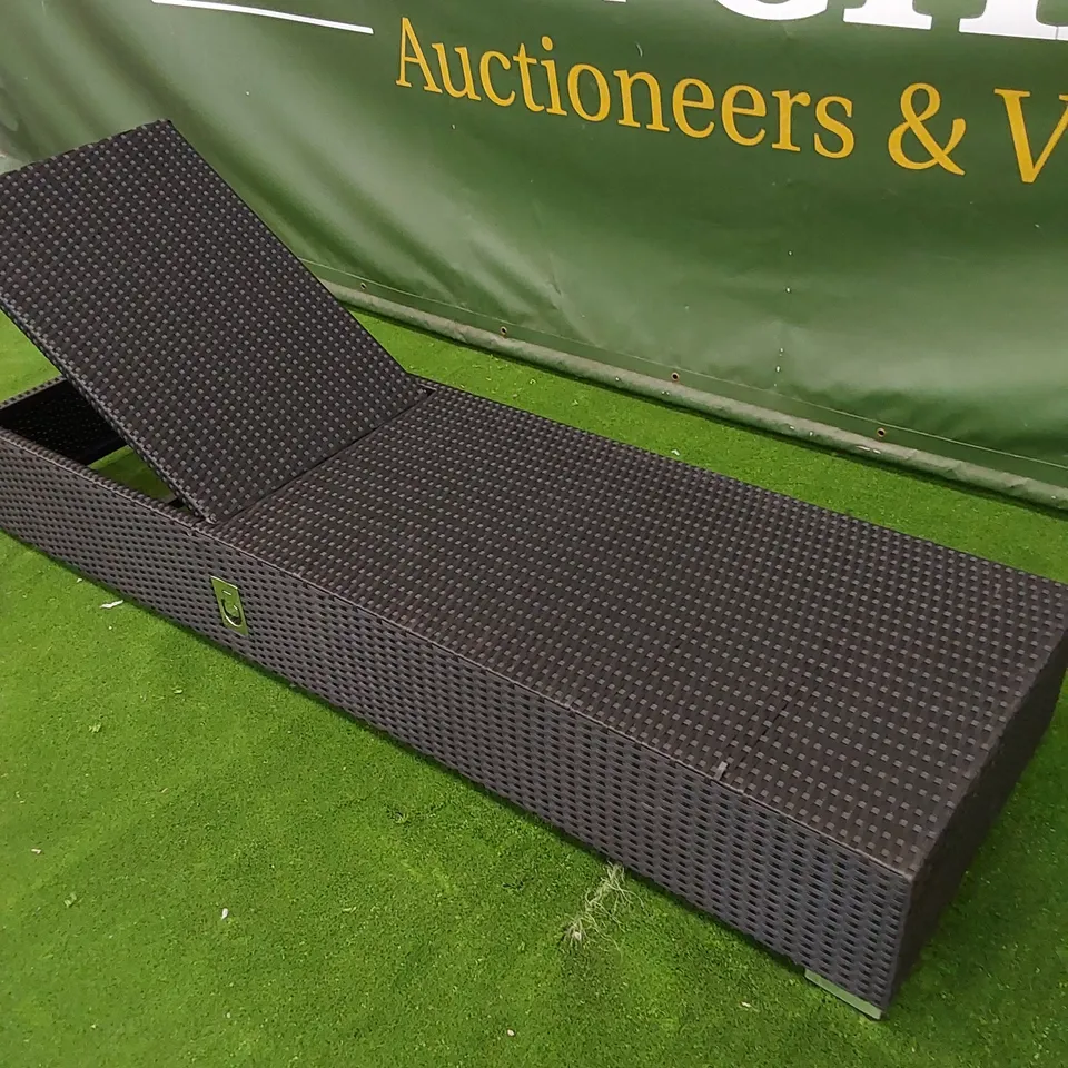 DESIGNER MANUAL ADJUSTABLE SUNLOUNGER IN BLACK RATTAN 