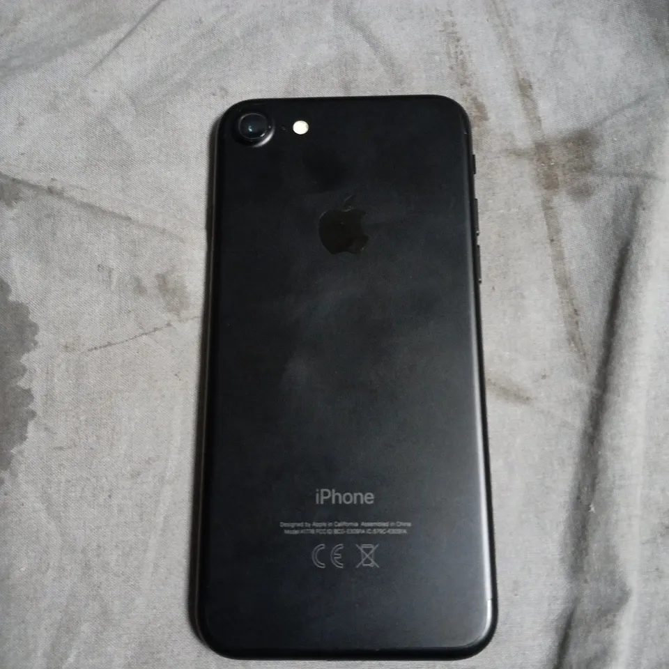 APPLE IHPONE 7 SMARTPHONE 