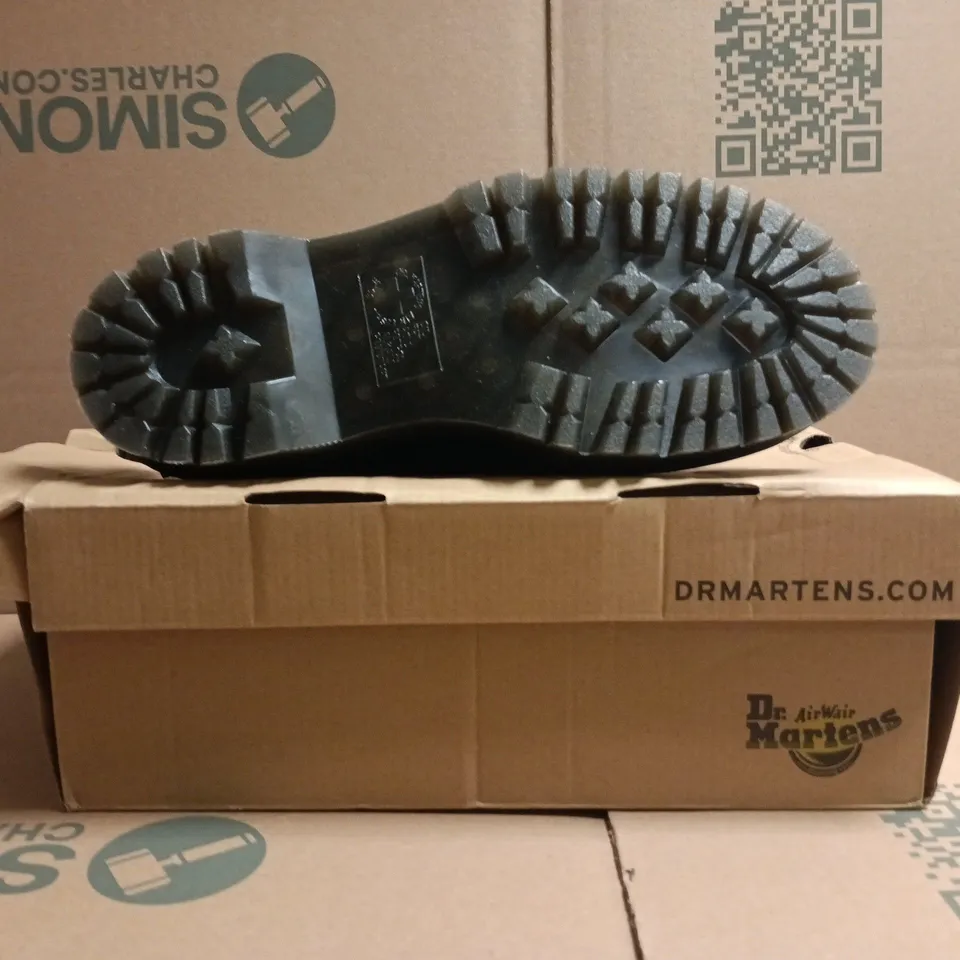 BOXED PAIR OF DR MARTENS V 1461 QUAD MONO SHOES IN BLACK SIZE UK 7