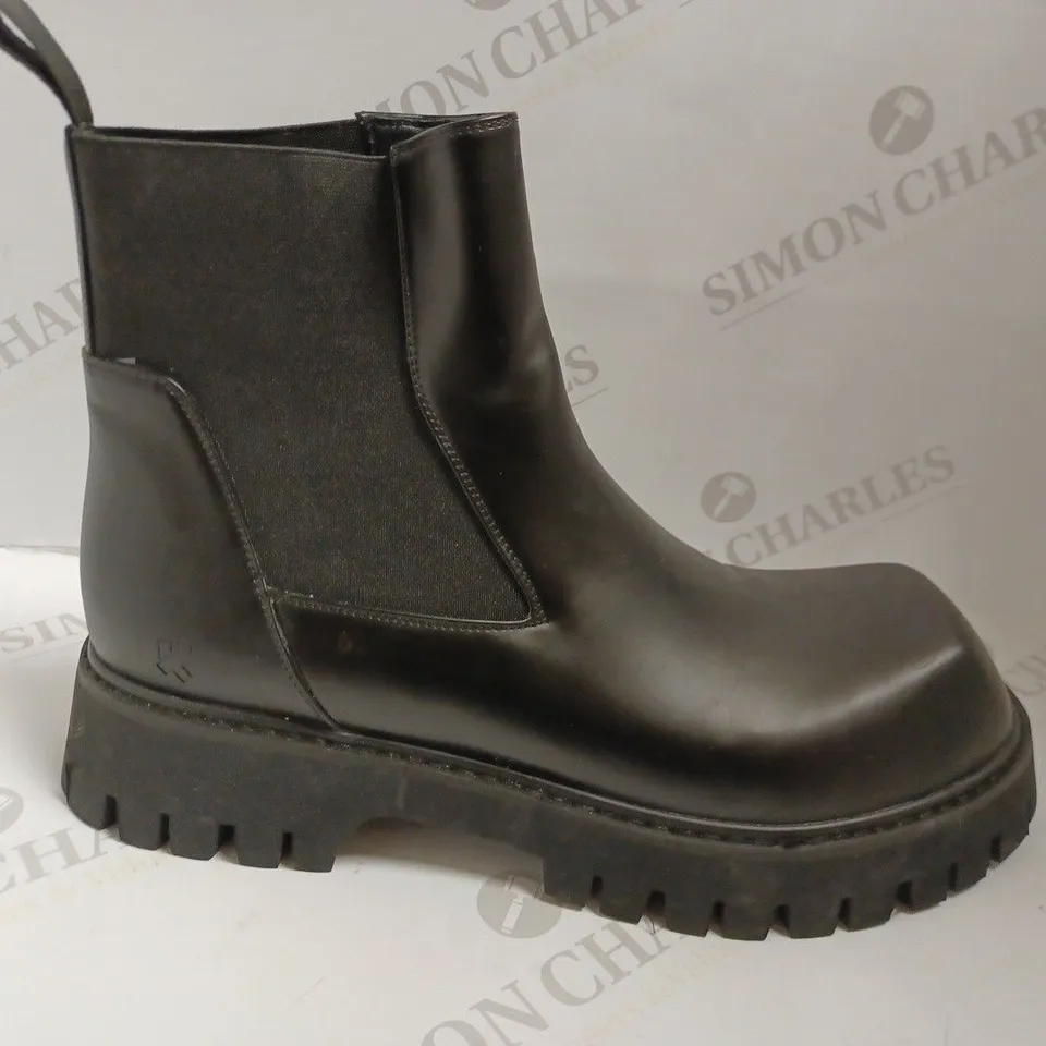 KOI VEGAN GIVER OF FREEDOM MEN'S SQUARE TOE CHELSEA BOOTS - SIZE 9