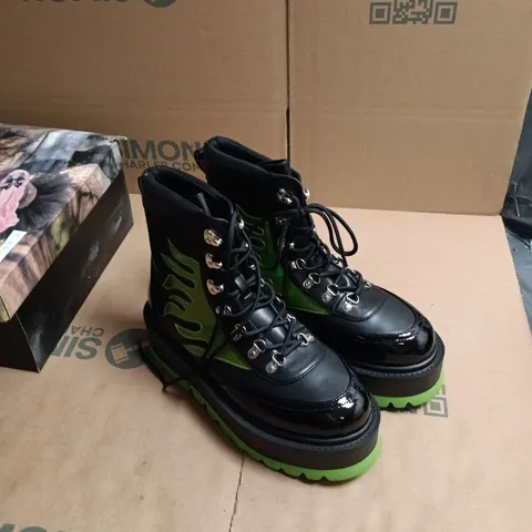 UK9 KOI CHA CHA CHA HOLOGRAM FLAME BOOTS – BLACK/GREEN