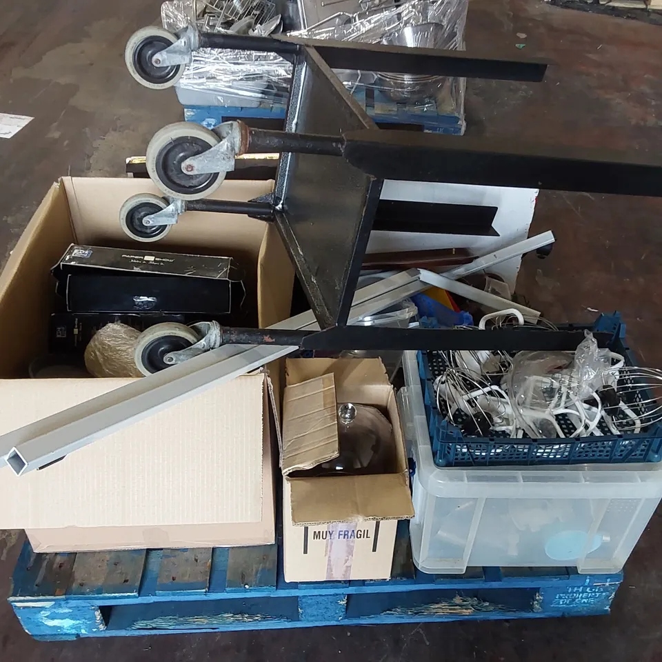 PALLET OF ASSORTED CATERING AND CONSUMER PRODUCTS 