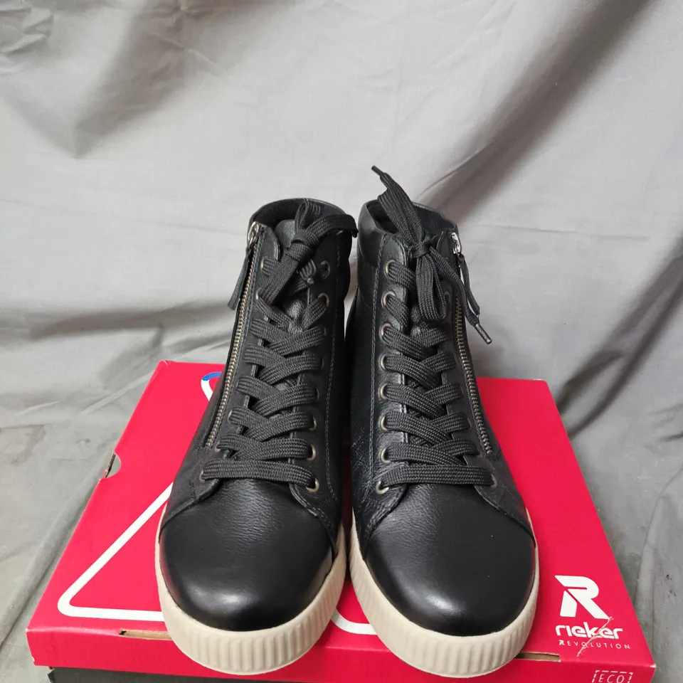 BOXED PAIR OF RIEKER SIDE ZIP TRAINER BOOT -UK SIZE 7.5