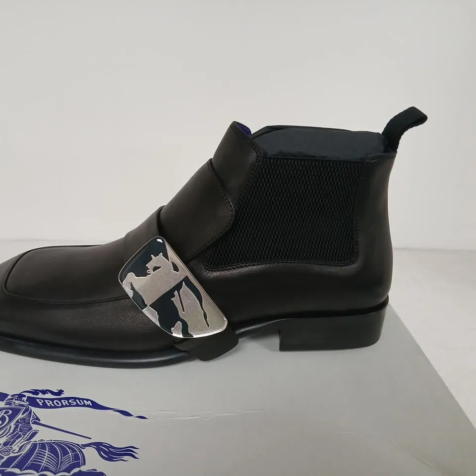 BURBERRY SHIELD BOOT – BLACK LEATHER CHELSEA BOOT WITH SILVER SHIELD BUCKLE, UK 11 (EU 45)