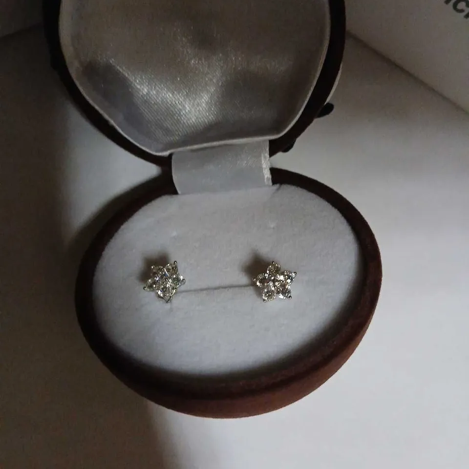 DIAMONIQUE FLOWER EARRINGS STERLING SILVER IN CHRISTMAS PUDDING BAUBLE