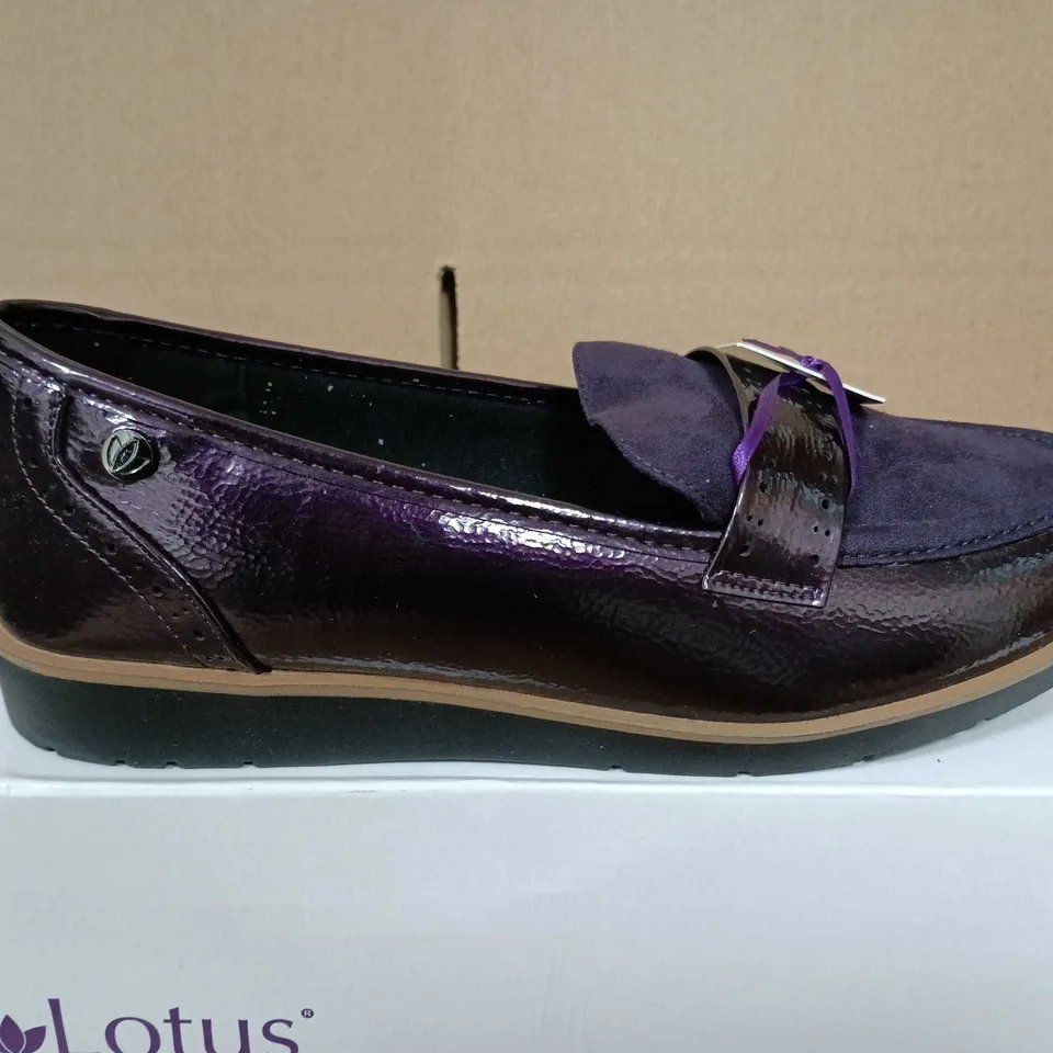 BOXED PAIR OF LOTUS CAMBRIDGE 