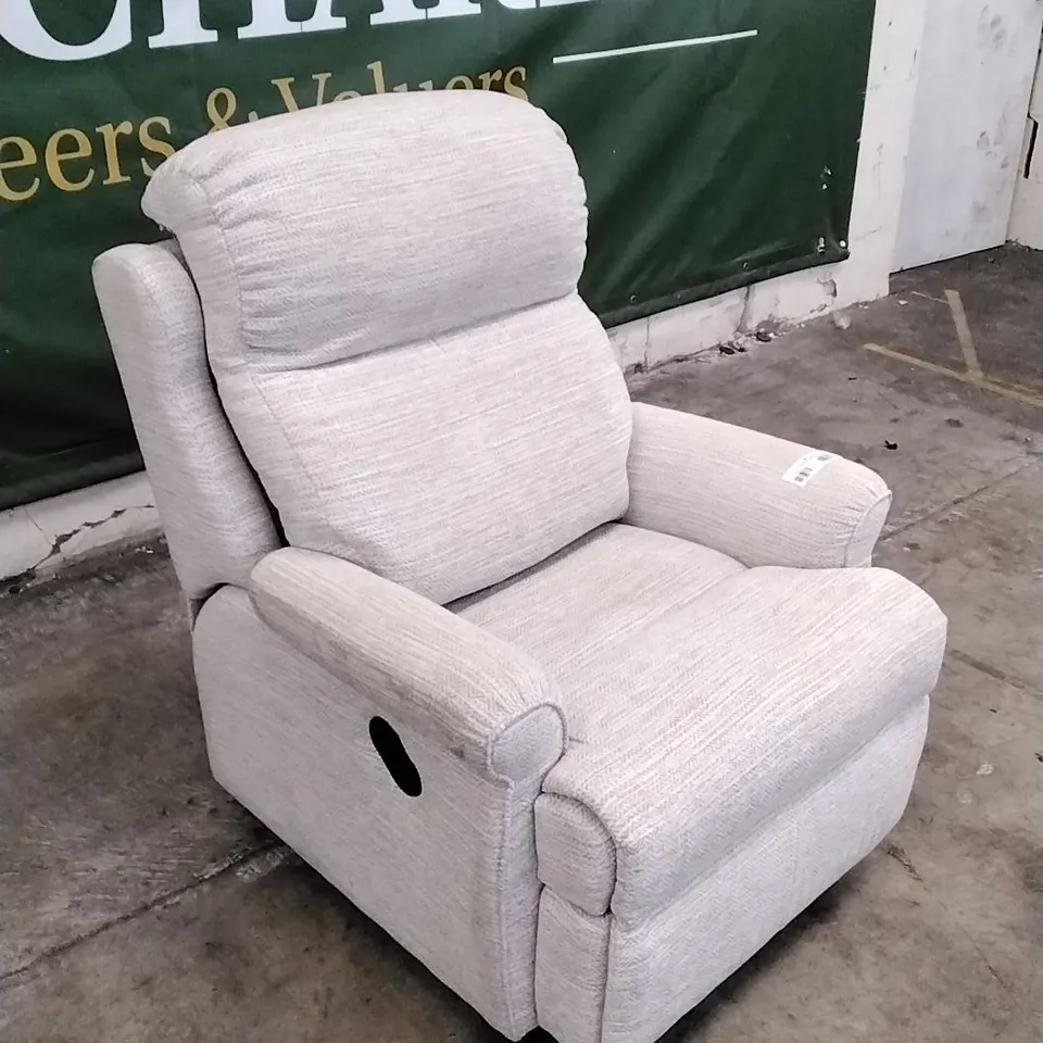 QUALITY BRITISH DESIGNED & MANUFACTURED G PLAN NEWBURY MANUAL RECLINER ARMCHAIR CHEVRON DOVE FABRIC