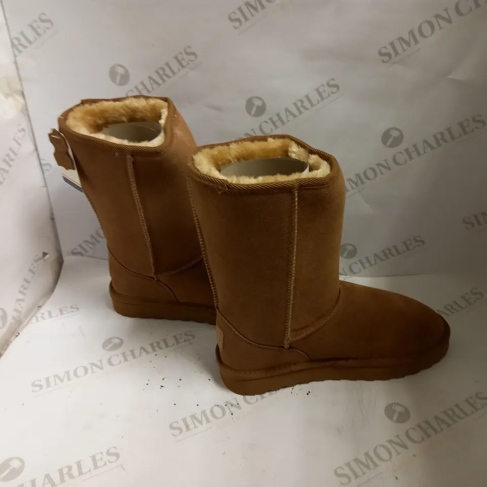 SOULCAL & CO BROWN BOOTS SIZE 5