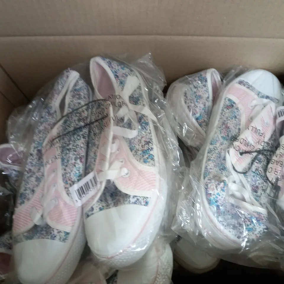 APPROXIMATELY 15 GEORGE SNEAKERS IN SIZE 5 