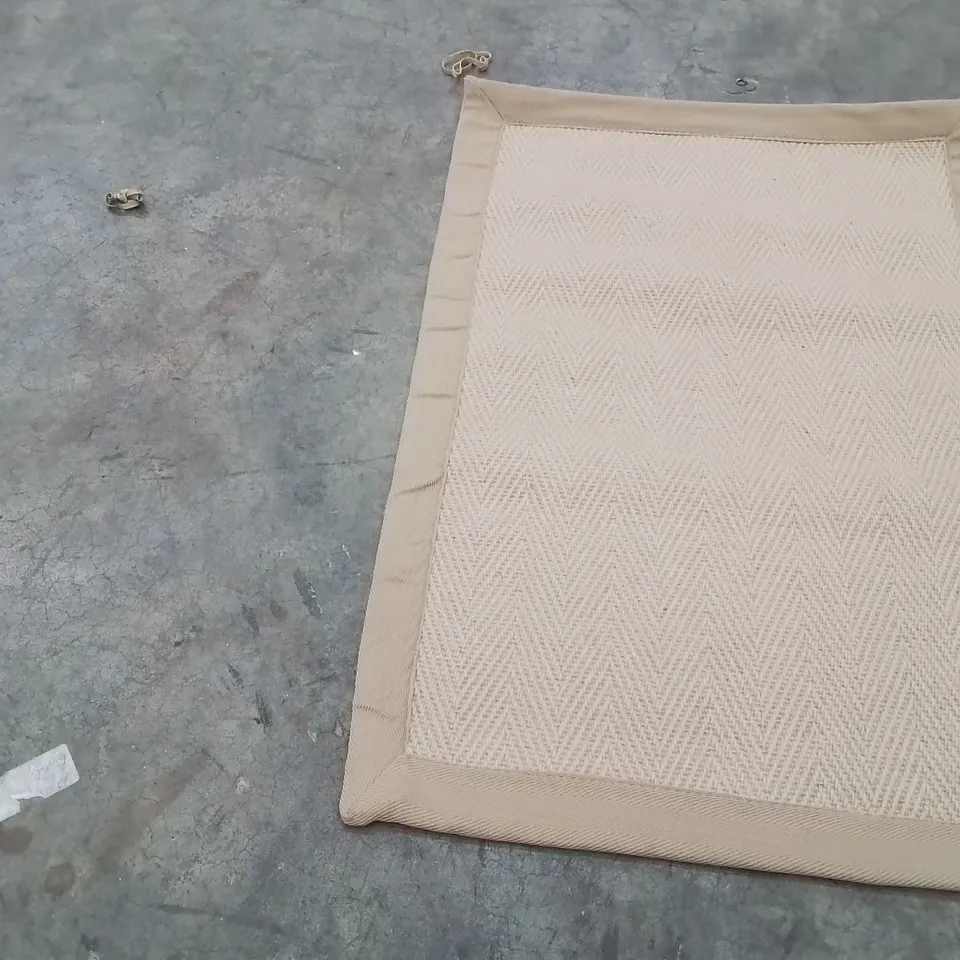 QUALITY DESIGNER AREA RUG - APPROXIMATELY 88x62cm