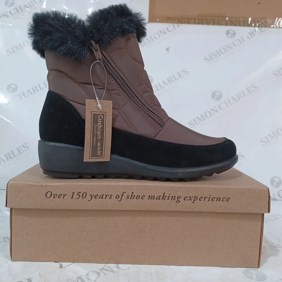 BOXED PAIR OF CUSHION-WALK FAUX FUR LINED ANKLE BOOTS IN BROWN SIZE 6