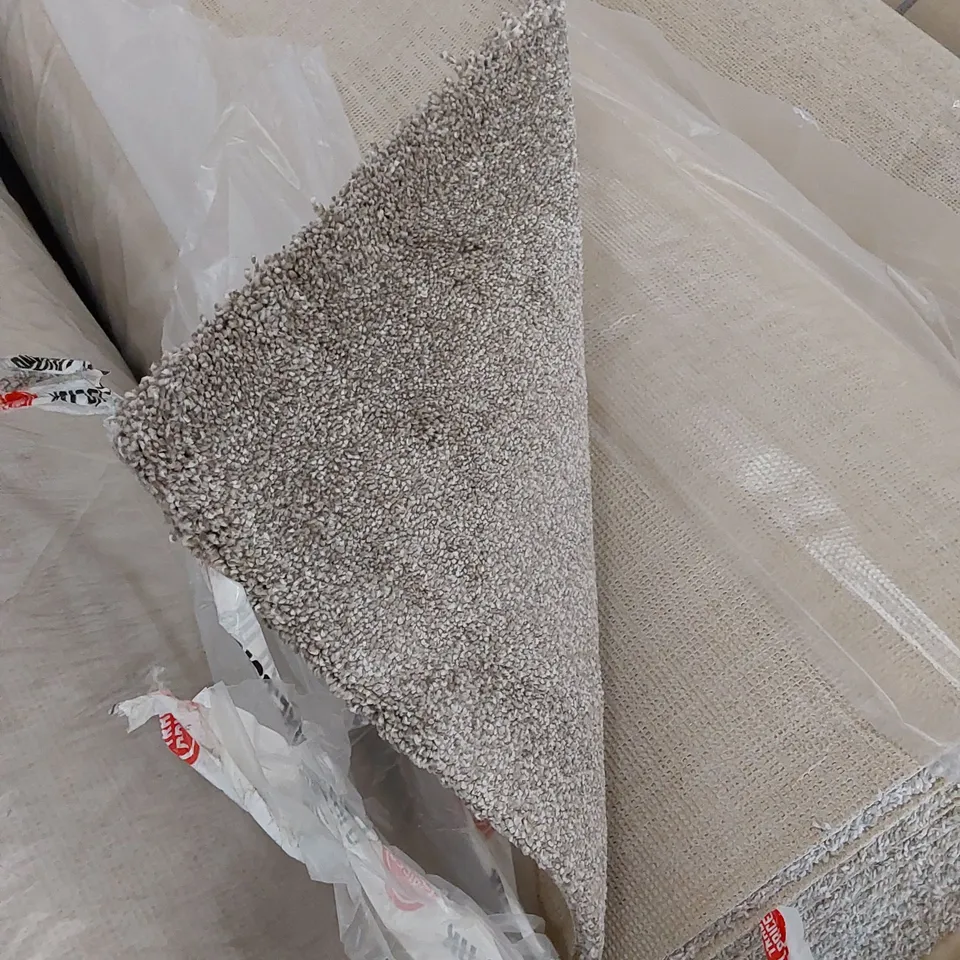 ROLL OF QUALITY SENSATION HEATHERS CARPET // SIZE: APPROXIMATELY 4 X 13.1m