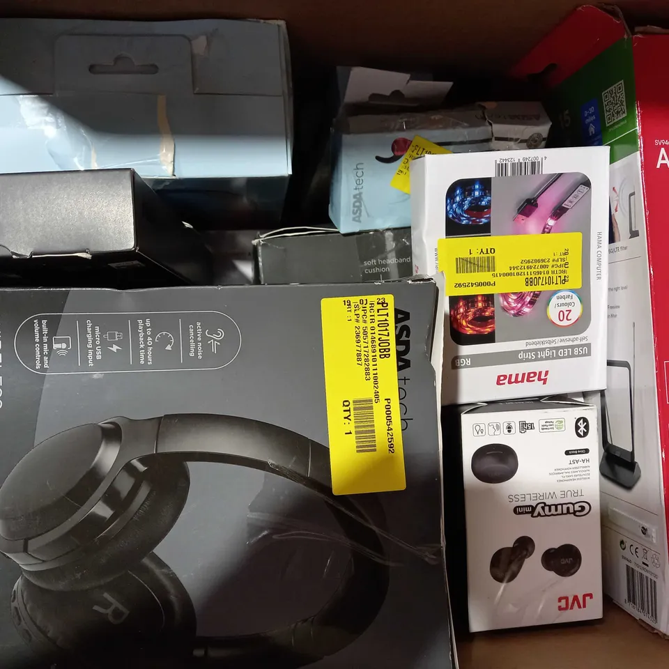 BOX OF APPROXIMATELY 10 ASSORTED ELECTRICAL ITEMS TO INCLUDE POWER BANK, WIRELESS EARBUDS, FM TRANSMITTER, ETC
