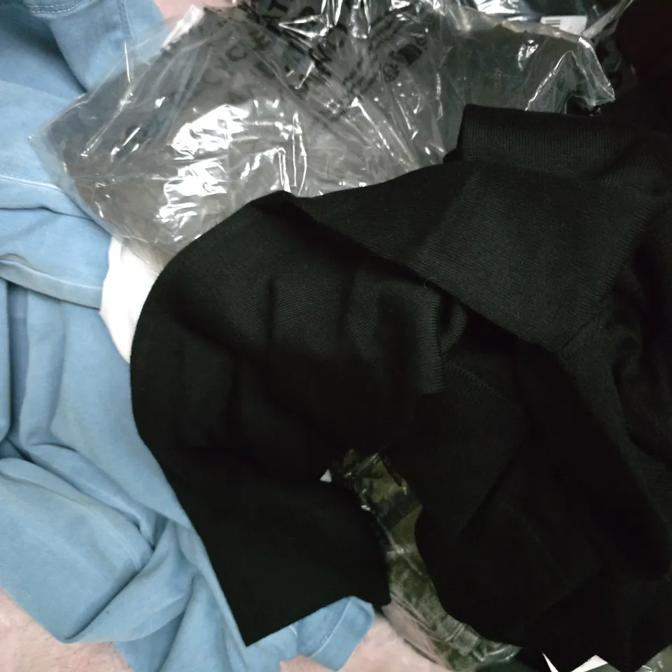 APPROXIMATELY 25 ASSORTED CLOTHING AND FASHION PRODUCTS IN VARIOUS STYLES AND SIZES - COLLECTION ONLY