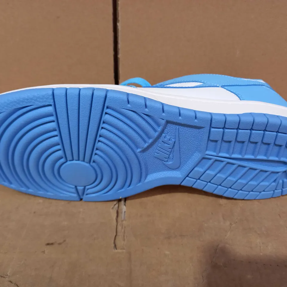 PAIR OF  DESIGNER SHOES IN THE STYLE OF NIKE IN BLUE/WHITE UK SIZE 7