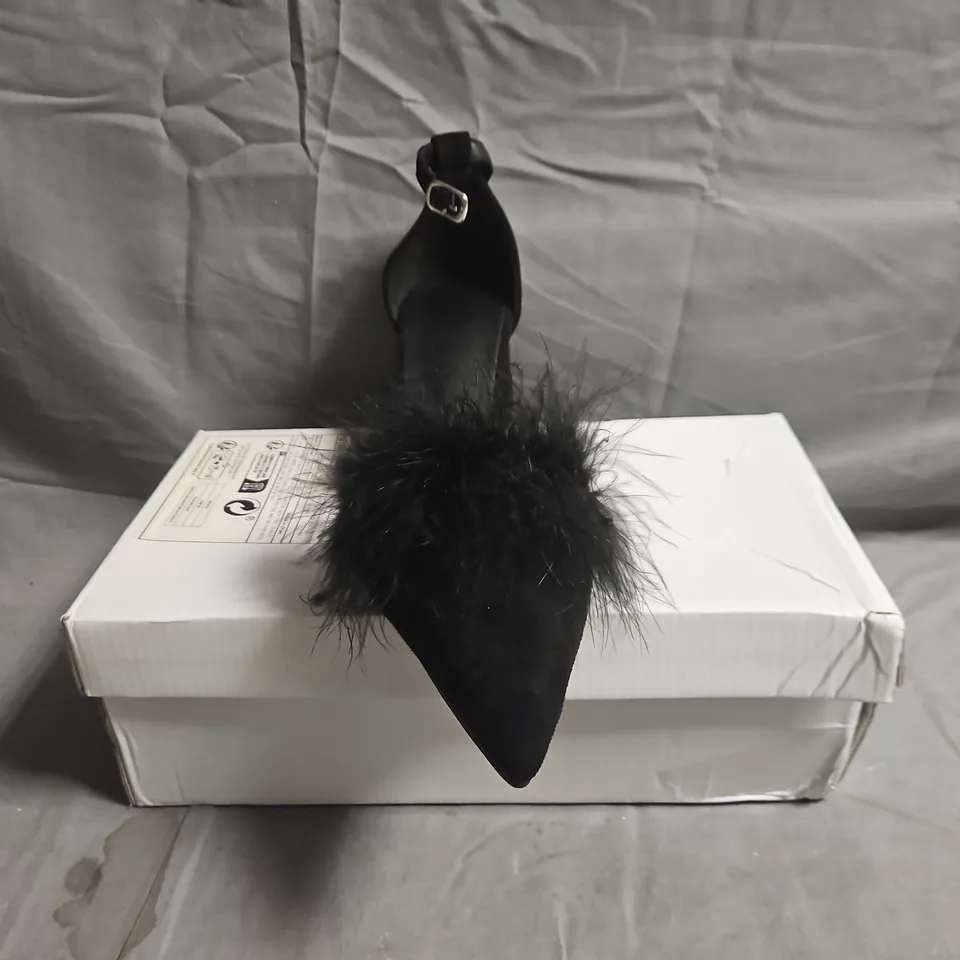 BOXED PAIR OF UNBRANDED POINTED TOE BLOCK HEEL SHOES IN BLACK SIZE EU 41