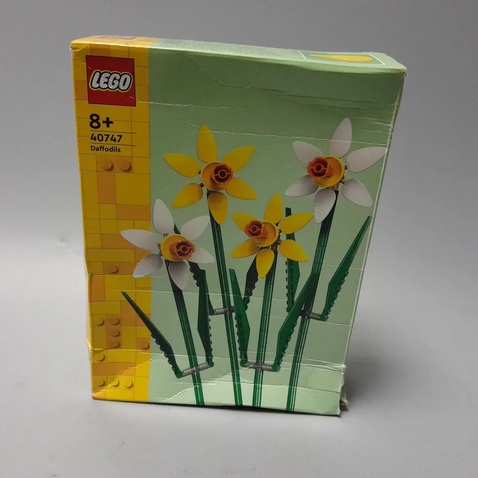 BOXED LEGO DAFFODILS - 40747 RRP £12.99