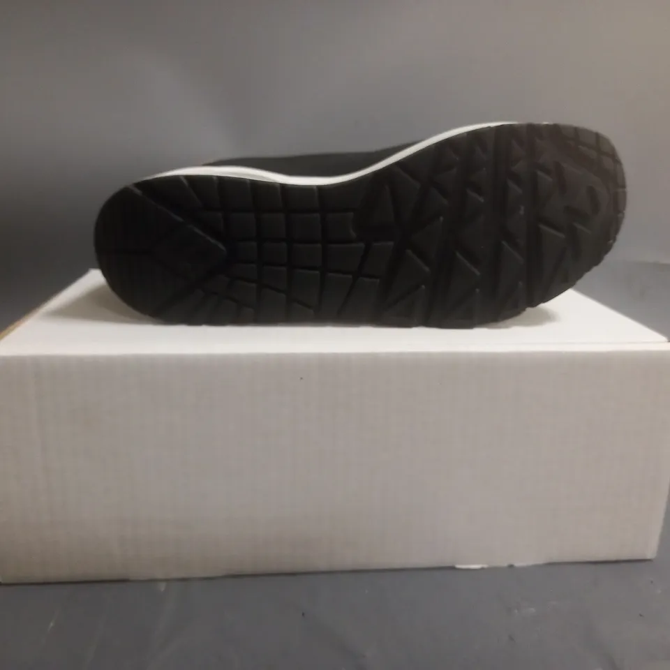 SKECHERS UNO TRAINERS BLACK WITH GOLD TRIM SIZE 8