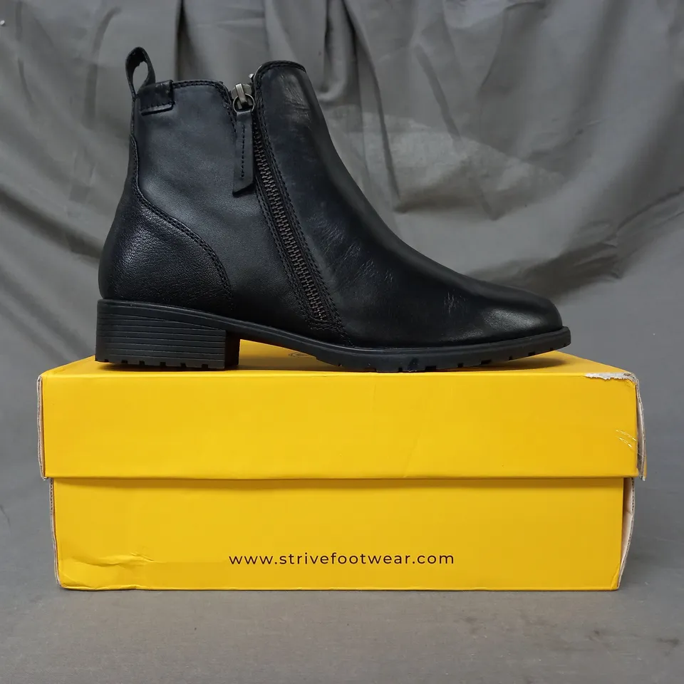 BOXED PAIR OF STRIVE SANDRINGHAM ZIP CHELSEA BOOTS IN BLACK SIZE 6