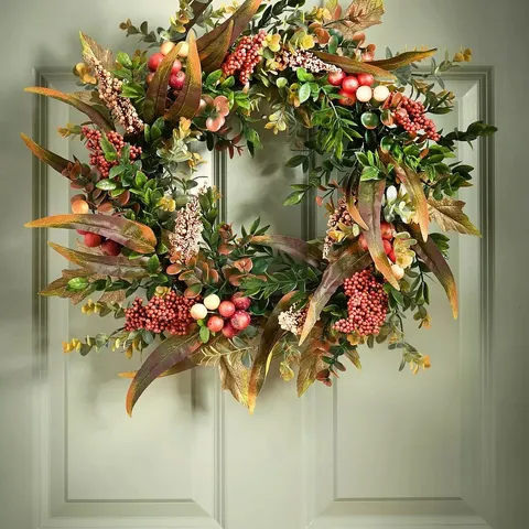 BOXED UNBRANDED DECORATIVE WREATH