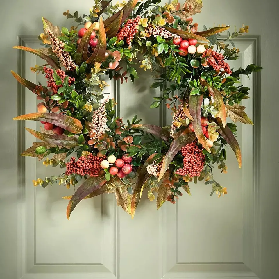 BOXED UNBRANDED DECORATIVE WREATH RRP £35