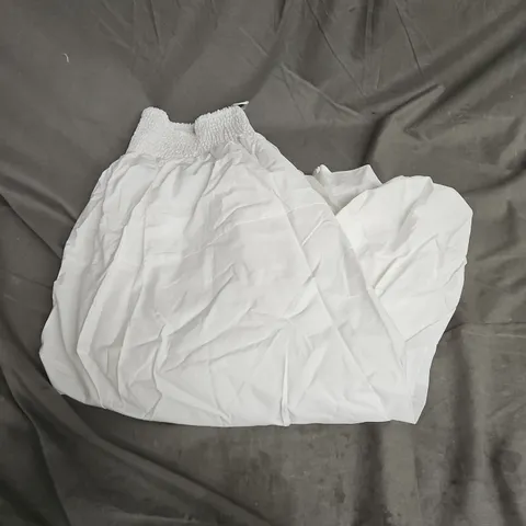 ALBARY PUFFBALL SKIRT IN WHITE SIZE 18