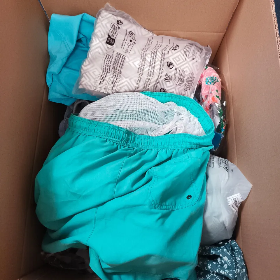 BOX OF APPROXIMATELY 25 ASSORTED CLOTHING ITEMS TO INCLUDE KETTLEWELL ETC