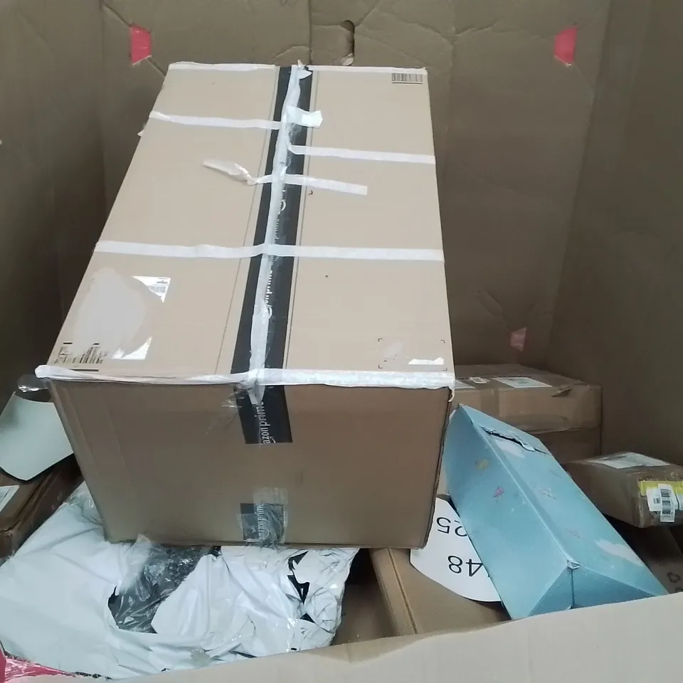 PALLET OF ASSORTED ITEMS TO INCLUDE: BASSINET AND BEDSIDE SLEEPER, PLAY MAT, KIDS BIKE, BEDDING, TOILET SEAT ECT