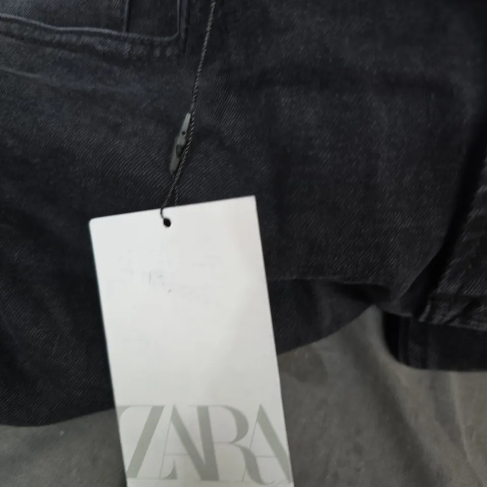 UK 32 ZARA SLIM FIT JEANS, BLACK DENIM (EU 42)