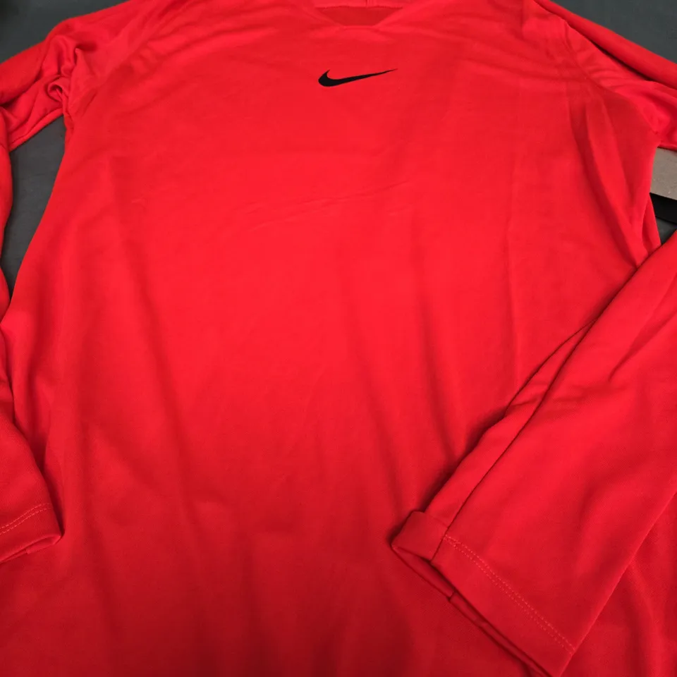 NIKE DRI FIT LONG SLEEVE T-SHIRT IN RED - LARGE