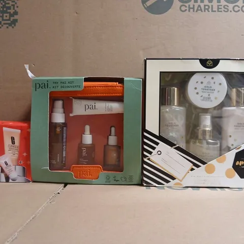 BOX OF APPROXIMATELY 15 ASSORTED COSMETIC BOX SETS TO INCLUDE CLINIQUE, PAI, ETC - COLLECTION ONLY