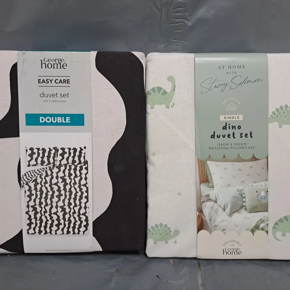 BOX OF APPROXIMATELY 10 ASSORTED HOUSEHOLD ITEMS TO INCLUDE BEDDING, CUSHIONS, ETC, IN VARIOUS STYLES, SIZES, AND COLOURS - COLLECTION ONLY
