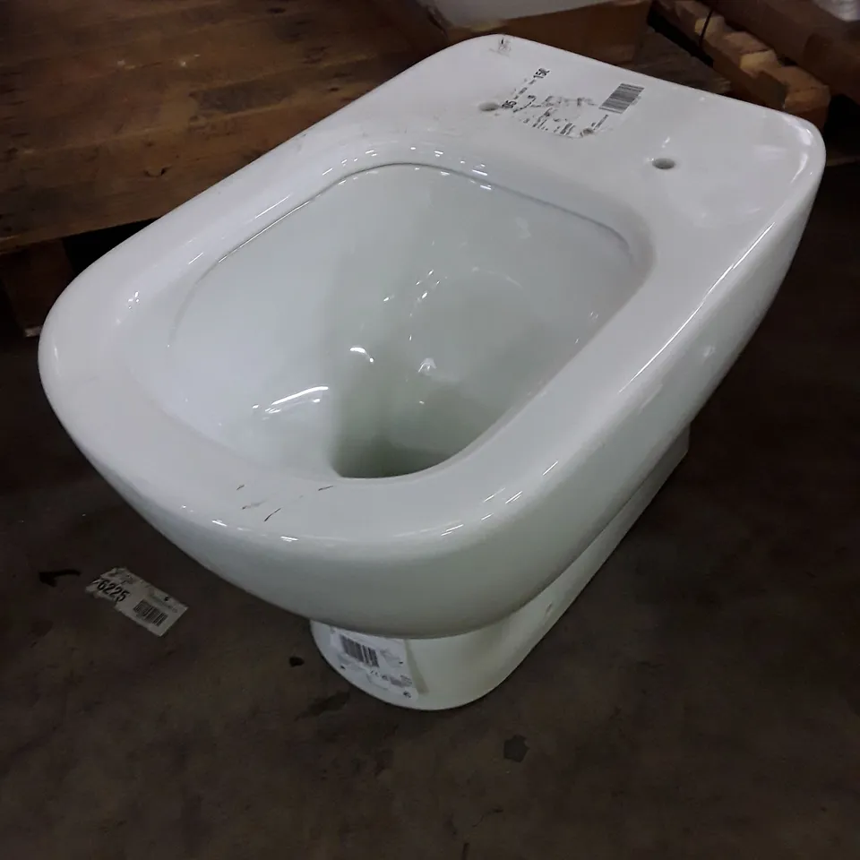 CLOSE COUPLED TOILET PAN