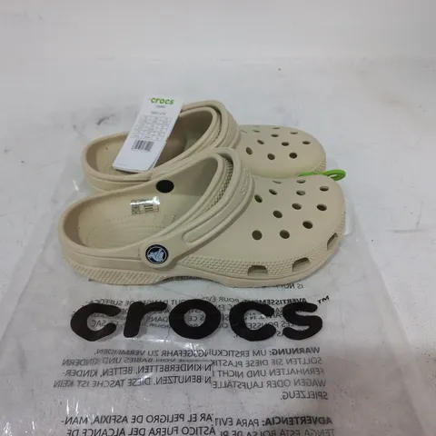 CROCS CLASSICS SHOES IN BEIGE - UK M3/W4
