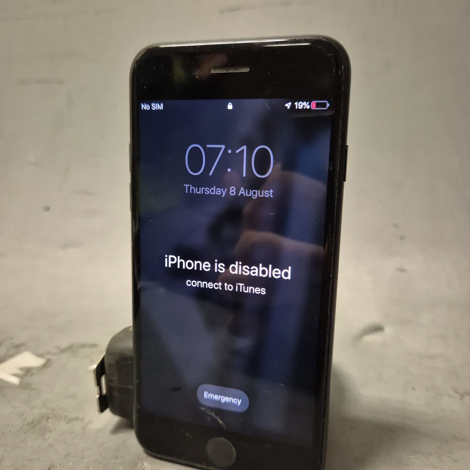 BOXED APPLE IPHONE 7 (A1778) SMARTPHONE
