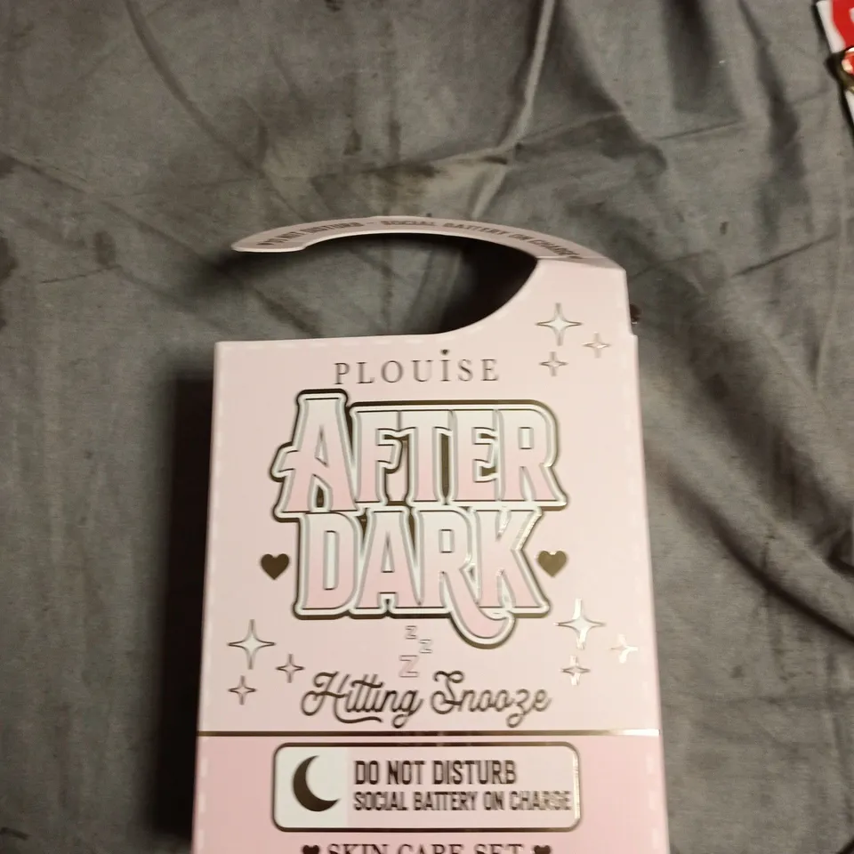 PLOUISE GIFT BOX SET TO INCLUDE:3X LIP CONDITIONER,  COTTON PADS, CLEANSER, EYE PALETTE,  AFTER DARK SKINCARE SET, JELLY REMOVER, MAKEUP MELTER, BODY BUTTER, LIQUID BLUSH AND HAND CREAM