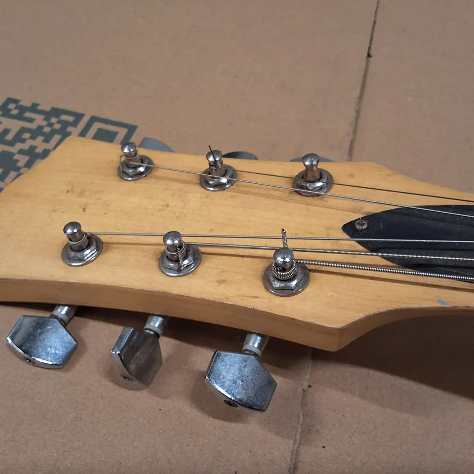 ELECTRIC GUITAR – YELLOW FINISHED BODY WITH MAPLE NECK (UNTESTED)