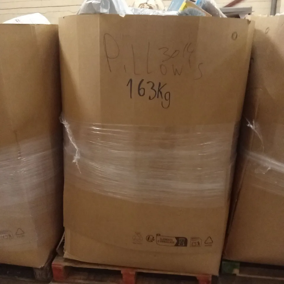 PALLET TO CONTAIN A LARGE ASSORTMENT OF PILLOWS, CUSHIONS AND SIMILAR PRODUCTS