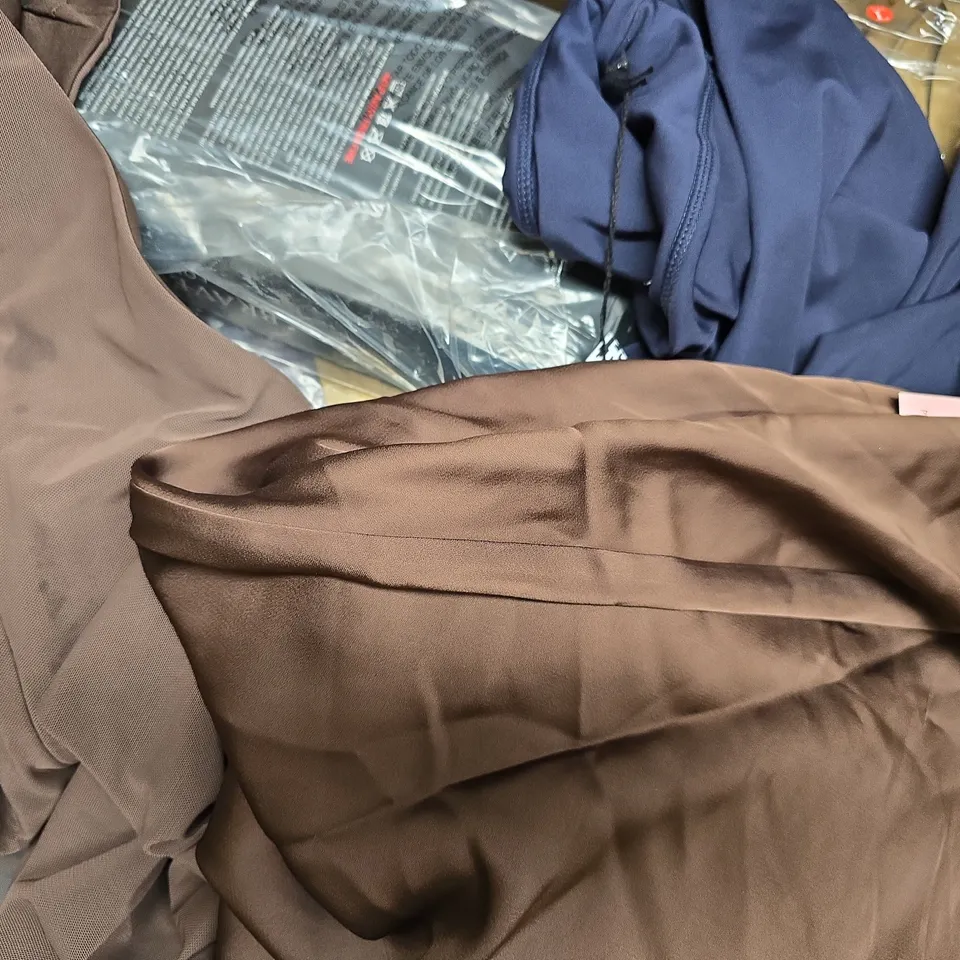 APPROXIMATELY 20 ASSORTED CLOTHING AND FASHION PRODUCTS IN VARIOUS STYLES AND SIZES - COLLECTION ONLY