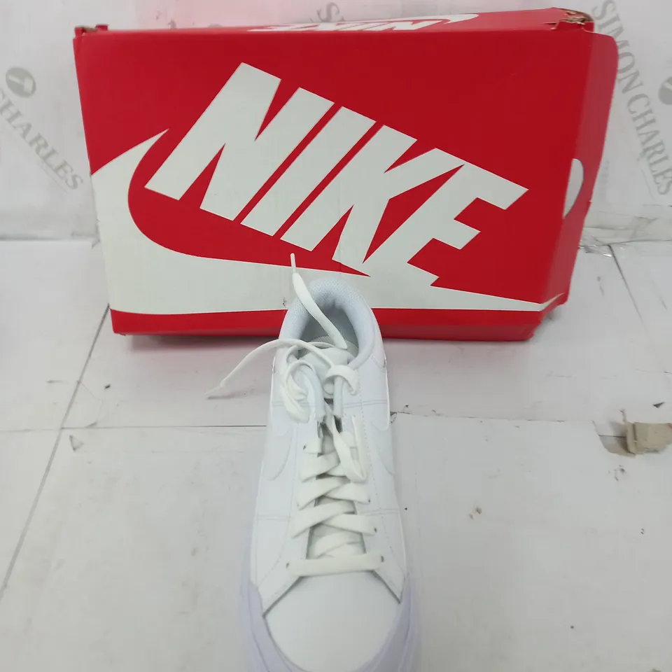 BOXED PAIR OF NIKE WOMENS COURT LEGACY LIFT WHITE/BLANC SIZE UK 6 