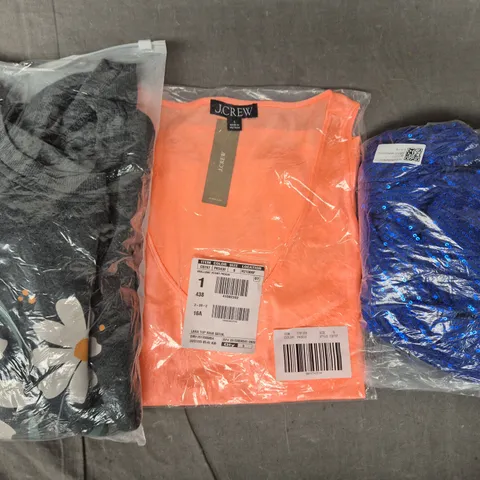 BOX OF APPROXIMATELY 20 ASSORTED CLOTHING AND FASHION ITEMS IN VARIOUS STYLES, SIZES, AND COLOURS - COLLECTION ONLY