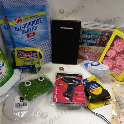 ASSORTED HOUSEHOLD ITEMS APPROX. 25 ITEMS 